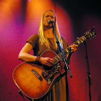 Tina Dickow